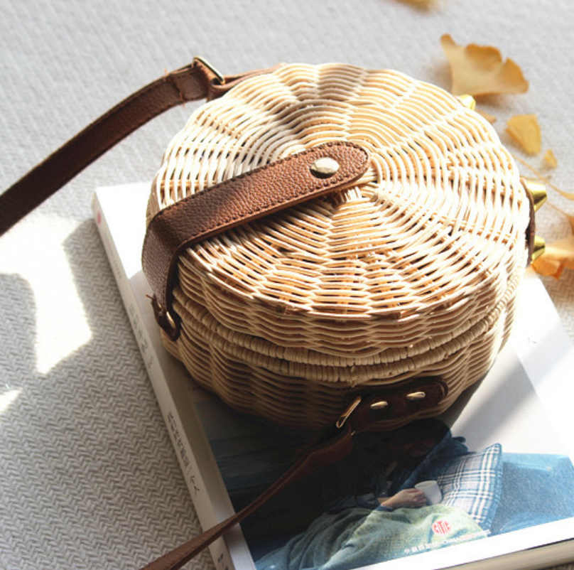 Round rattan bag