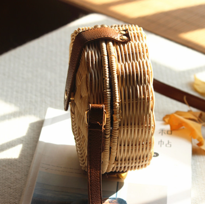 Round rattan bag