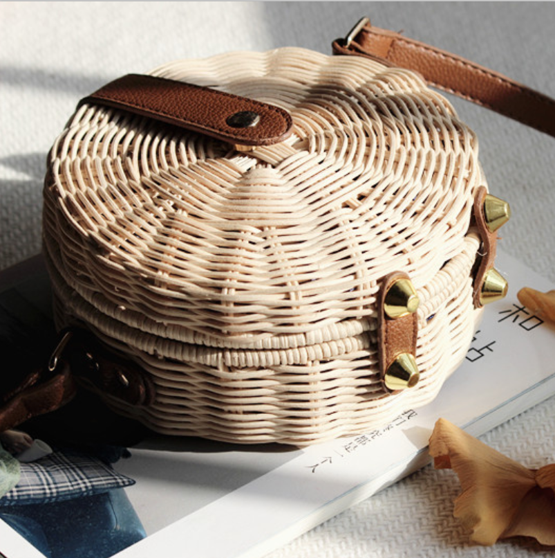 Round rattan bag